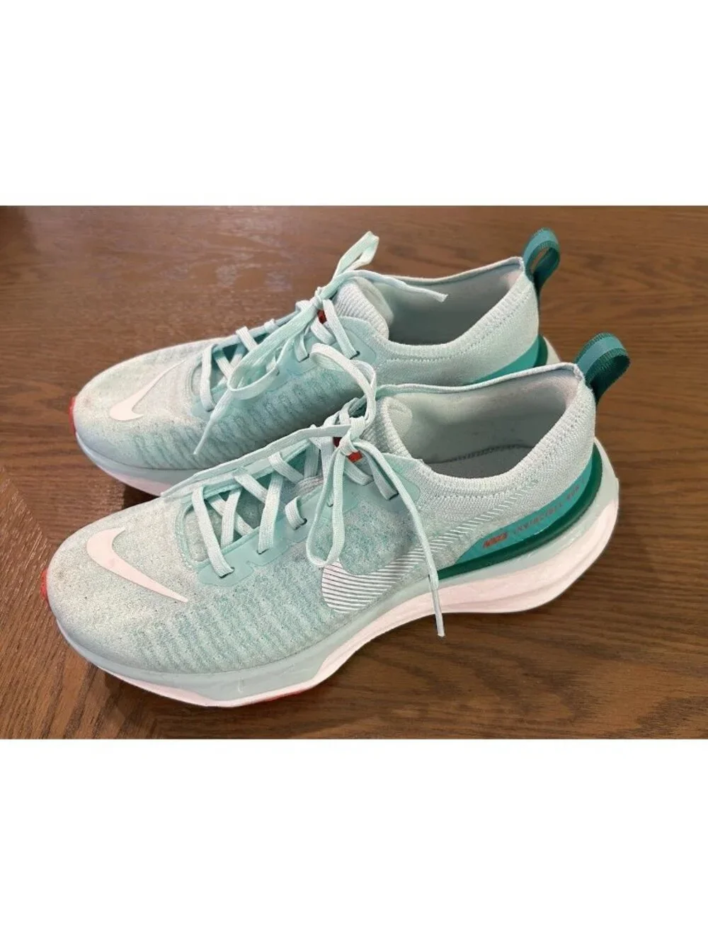 Nike ZoomX Invincible Run 3 Flyknit Women’s Size 9 Green Running Shoes Sneakers